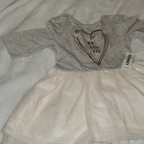 Dresses - Picture 4 of 8